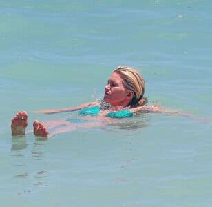 Natasha Henstridge Nude  Leaks 6 Photos