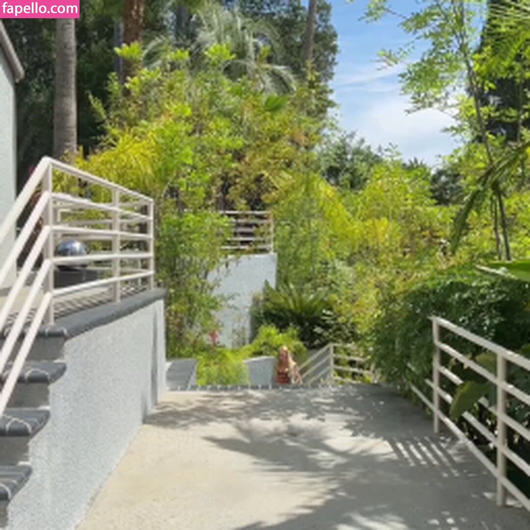 Nephael Nude  Leaks 3 Photos