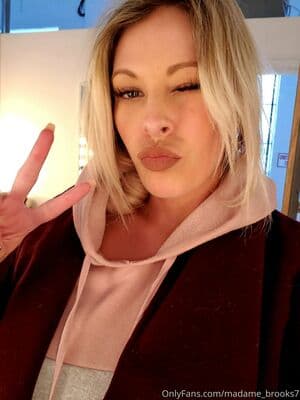 Nikki Brooks Nude  Leaks 4 Photos