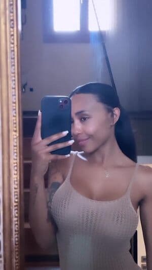 Click to view full size Paola Henriquez Nude Leaks 1 Video and 3 Photos