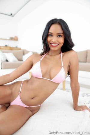 Putri Cinta Nude OnlyFans Leaks 12 Photos