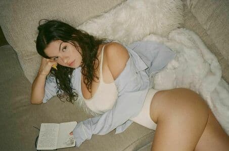 Rebecca Joelle Nude  Leaks 3 Photos