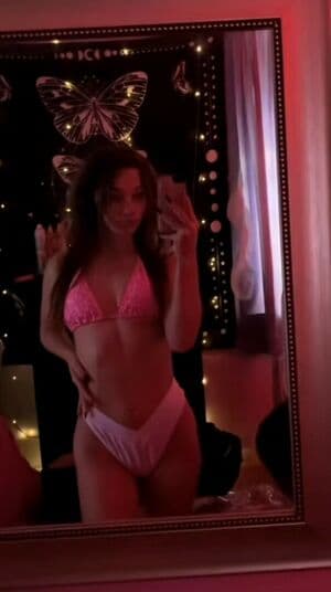 Reese Robbins Nude  Leaks 4 Photos