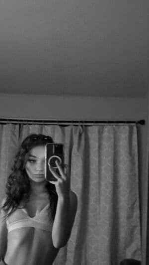 Click to view full size Reese Robbins Nude Leaks 7 Photos