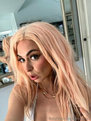 Riley Reid Nude  Leaks 5 Photos