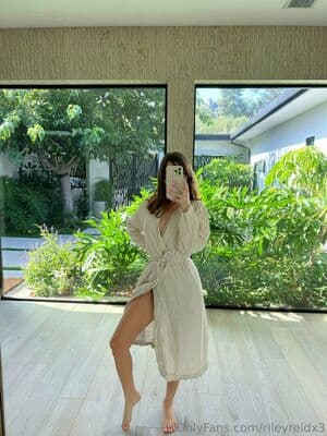 Riley Reid Nude  Leaks 4 Photos