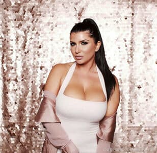 Romi Rain Nude OnlyFans Leaks 8 Photos