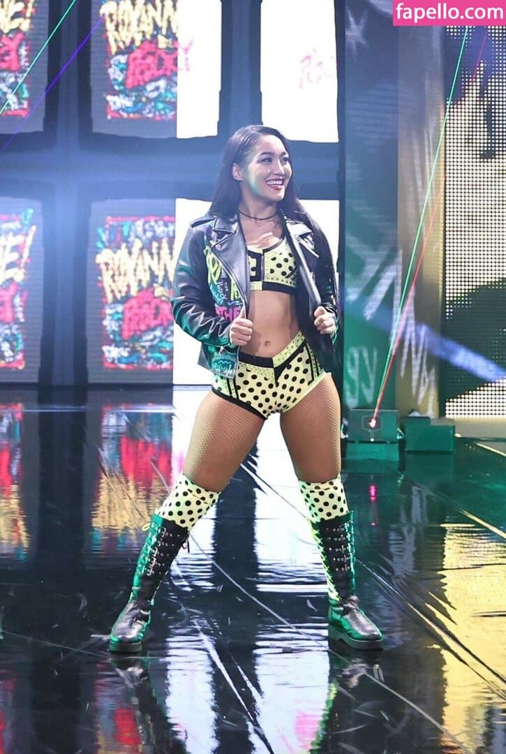 Roxanne Perez Nude  Leaks 2 Photos