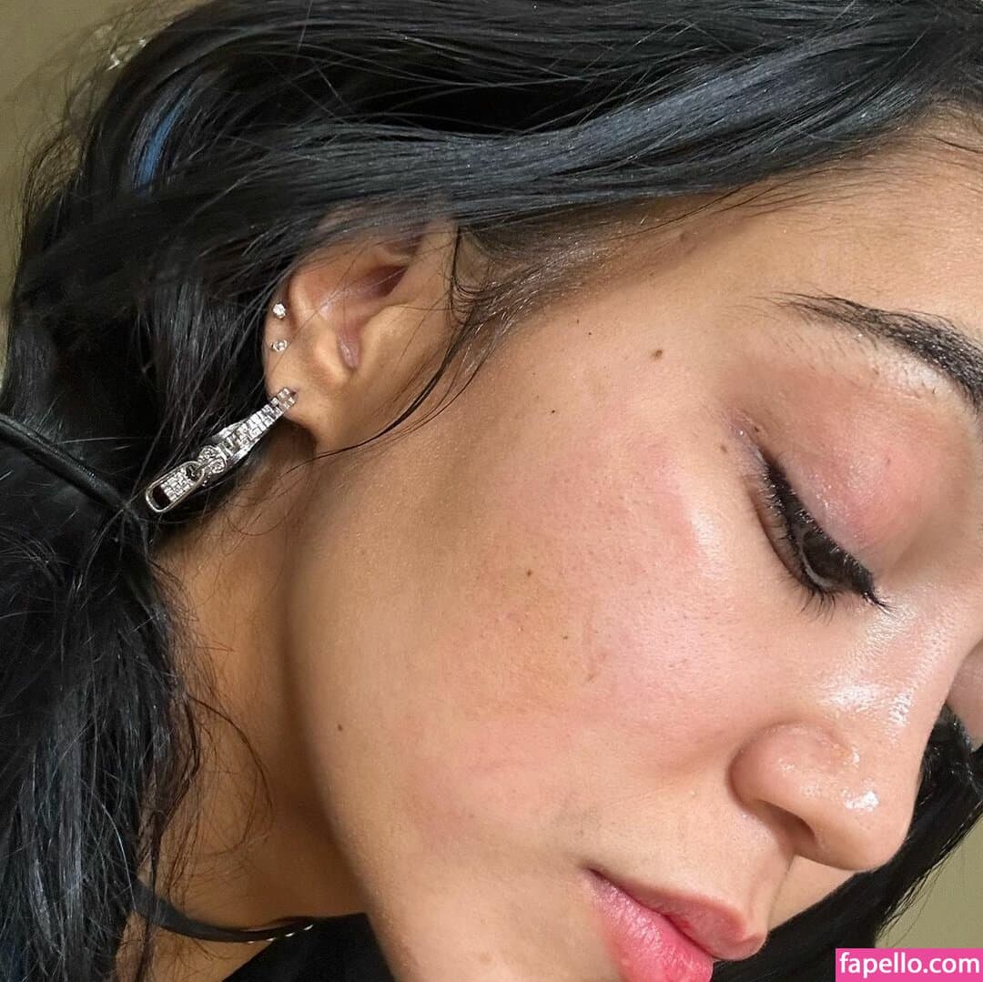 Roxanne Perez Nude  Leaks 8 Photos