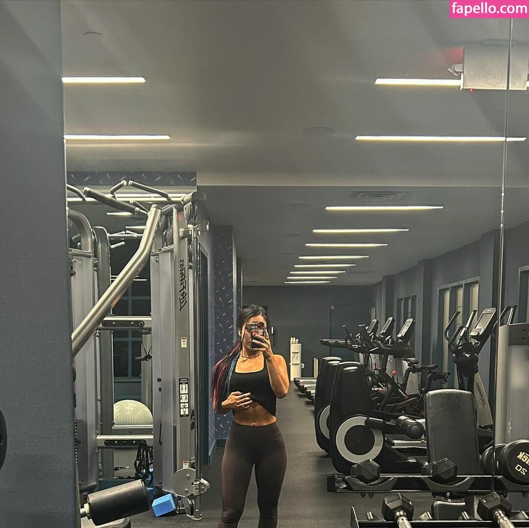 Roxanne Perez Nude  Leaks 8 Photos