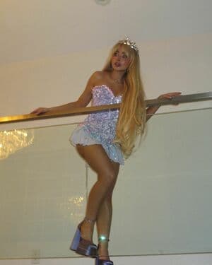 Sabrina Carpenter Nude OnlyFans Leaks 6 Photos