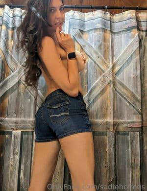 Sadie Holmes Nude  Leaks 4 Photos