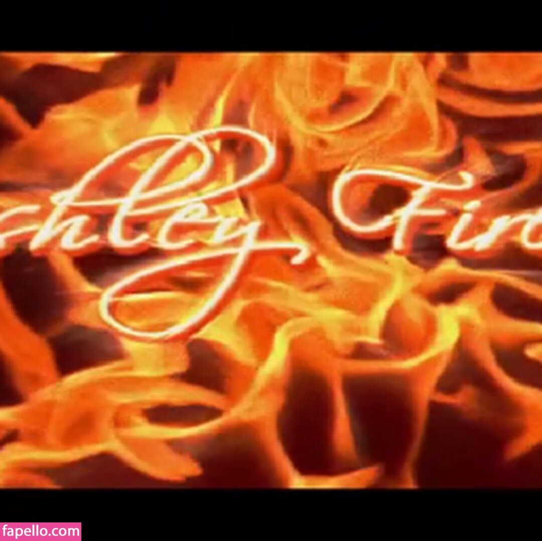 Sadie Holmes Nude  Leaks 14 Photos