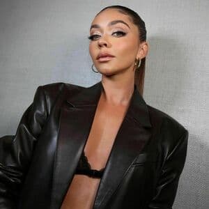 Sarah Hyland Nude  Leaks 23 Photos