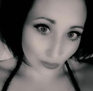 Sarah Knight Nude  Leaks 2 Photos