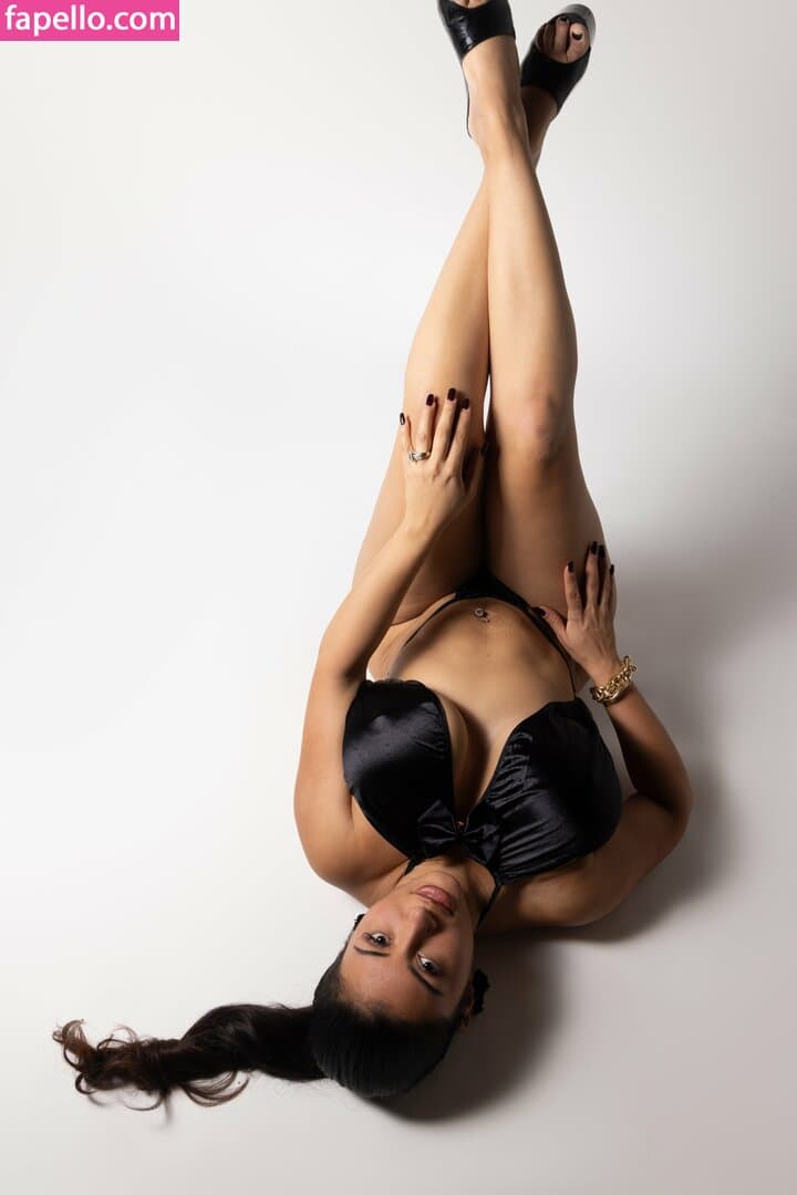 Selena Adams Nude  Leaks 15 Photos