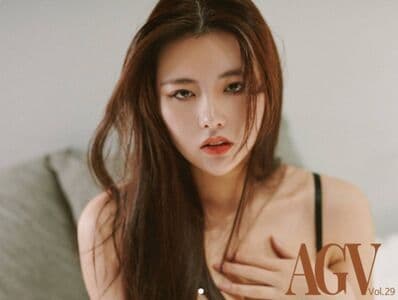 Selena 娜露 Nude  Leaks 10 Photos