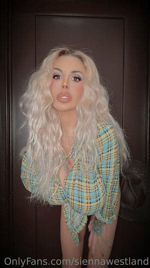 Sienna West Nude  Leaks 3 Photos