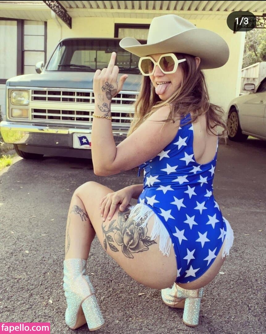 Sierra Ferrell Nude  Leaks 9 Photos