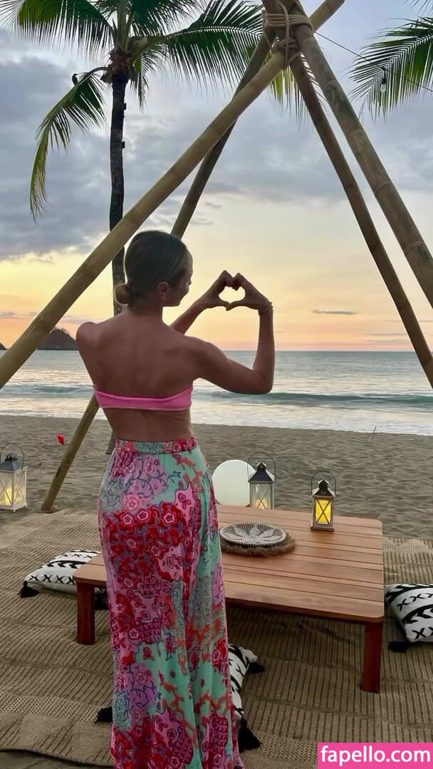 Stacy Keibler Nude  Leaks 16 Photos