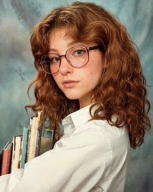 Willow Shields Nude  Leaks 3 Photos