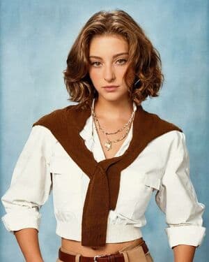 Willow Shields Nude  Leaks 3 Photos