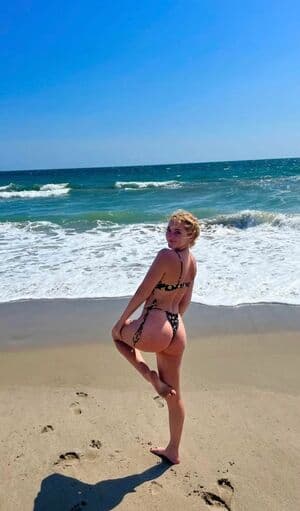 Willow Shields Nude  Leaks 3 Photos