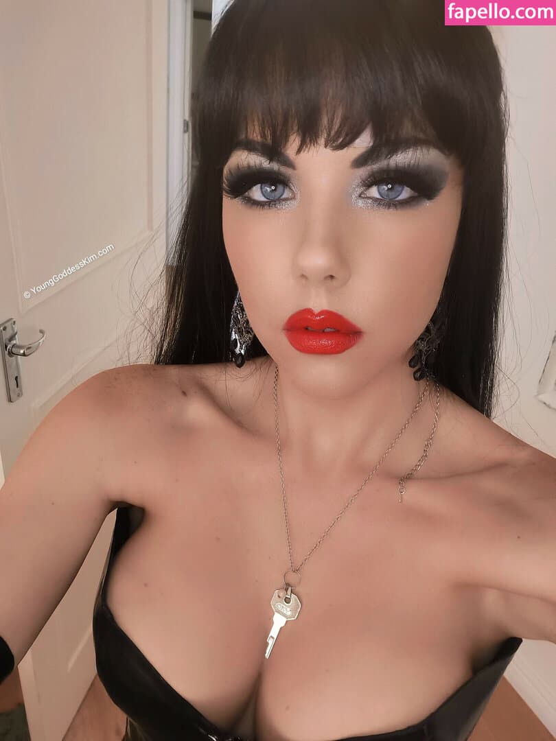 Young Goddess Kim Nude  Leaks 4 Photos