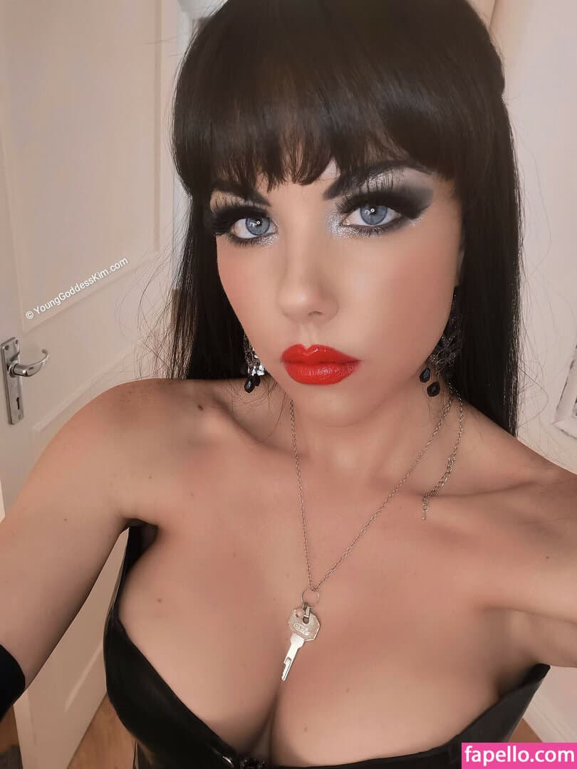 Young Goddess Kim Nude  Leaks 4 Photos