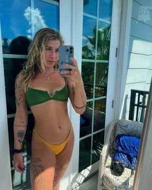 Zoe Elise Freedman Nude  Leaks 5 Photos