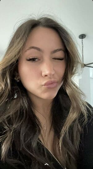 Zoe Fergurson Nude  Leaks 3 Photos