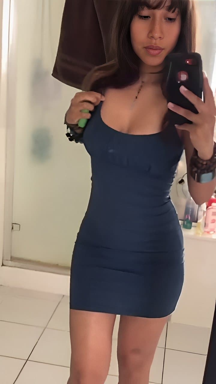 Cocksleeve gabbie showing herself off