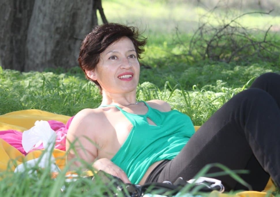 Click to view full size Fit Mature Trophy Wife Dressed Undressed Posing