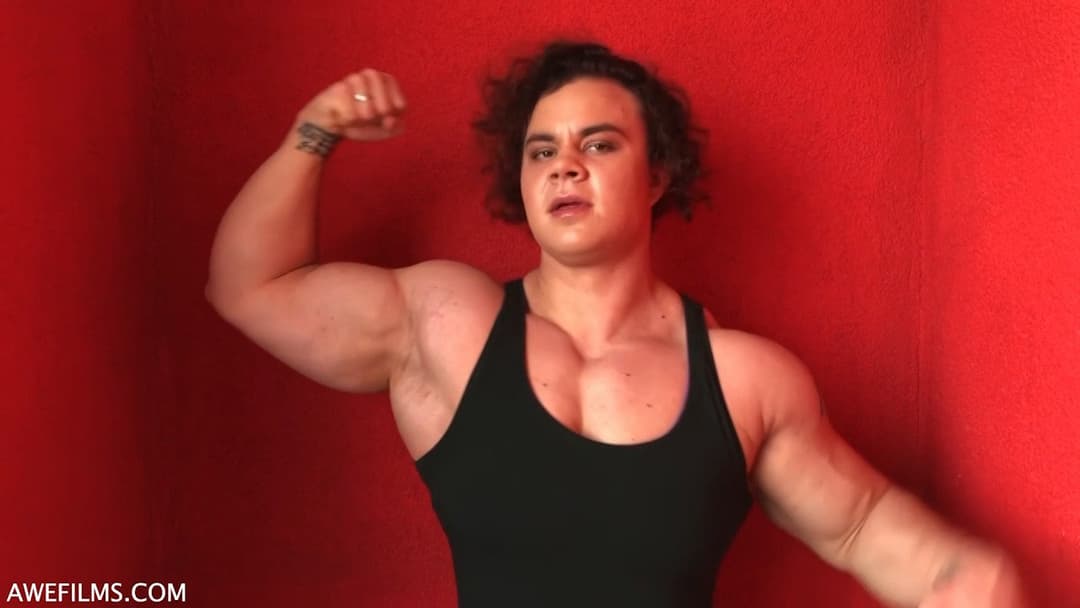 Mrs Korableva, muscle armpits and the strong scent of bodybuilding