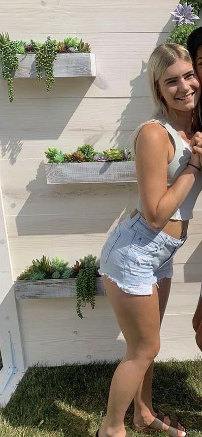 Imagine seeing your crush on vacation twerking her ass on your bestfriend