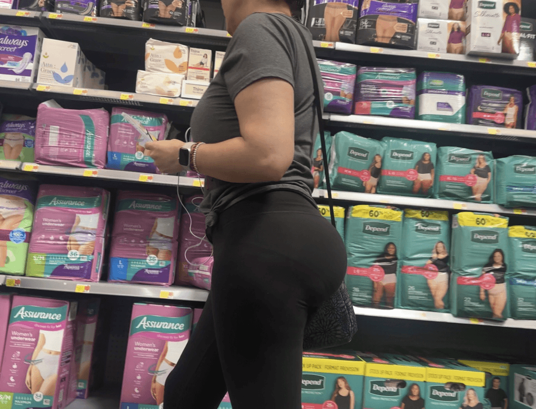 Lightskin Milf With The Phattie In Walmart