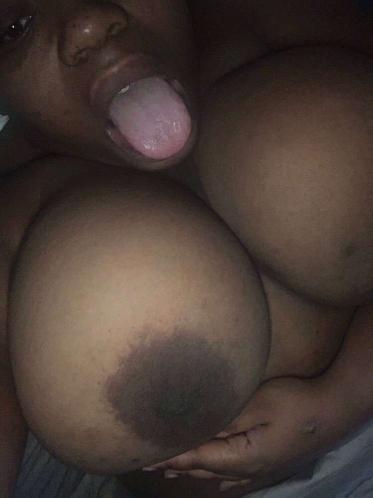 Titty show ????? TITTY ALERT ?