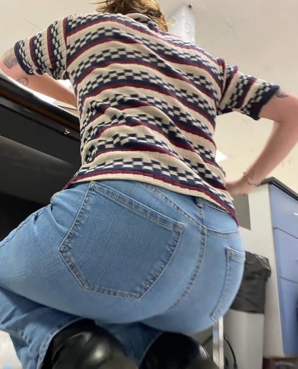 Sexy thicc ass teacher in jeans squatting & bending over