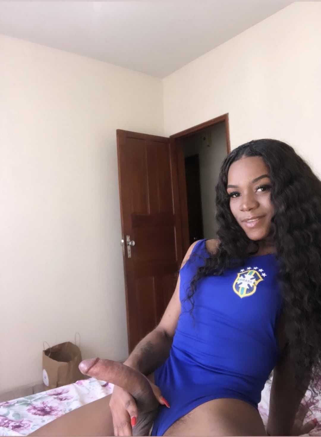 Lindas trans pauzuda de mini saia 01