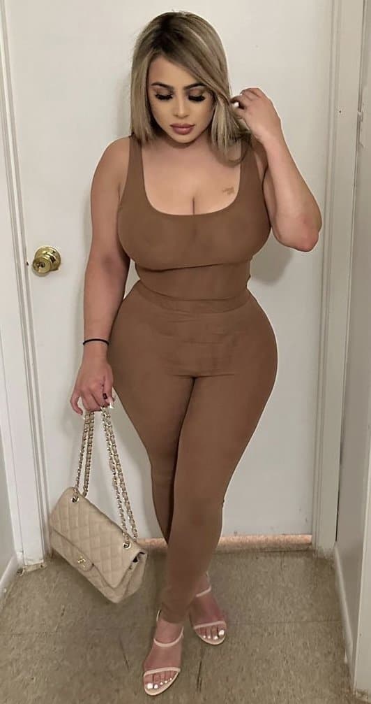 Persian chick with a phat ass and big tits