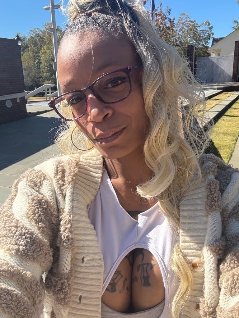 100% REAL FAT PUSSY LIP lightskin ebony cougar milf mom granny