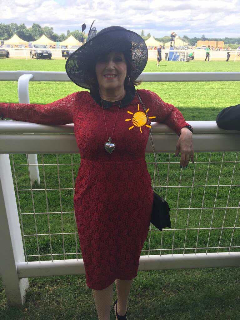 Click to view full size Horny British mature slag bonking herself good. Comments very welcome.