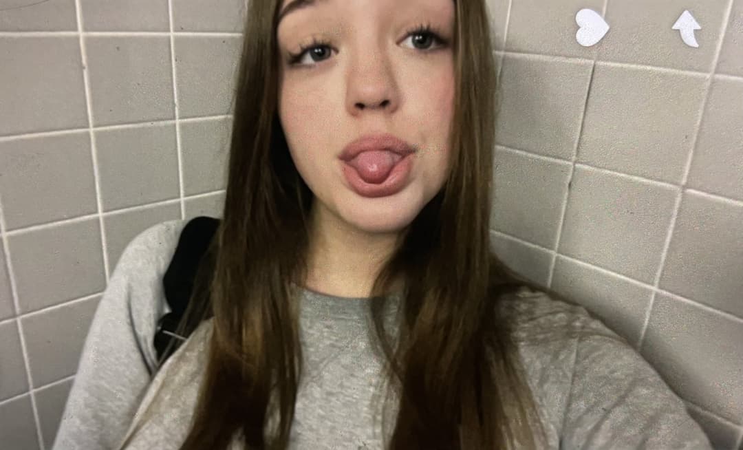Horniest thick white teen snapchat slut gets her nudes leaked! Dumb Webslut fuck meat