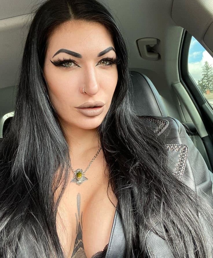 Even A 6’1 Female Dom Can’t Resist BBC