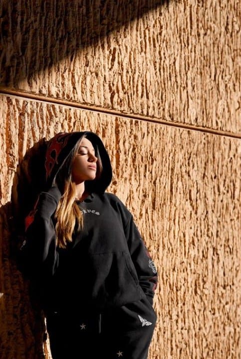 Gorgeous gorgeous girls lift heavy heavy weights