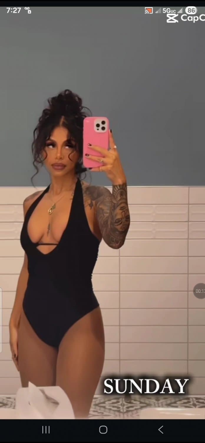 Sexy Latina MILF, Pregnant, Feet, Fit, Comments Welcomed.