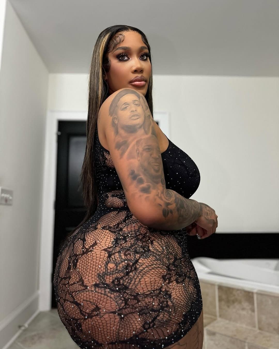 Do anybody get her contact? I just wanna see her naked already got a couple her videos,