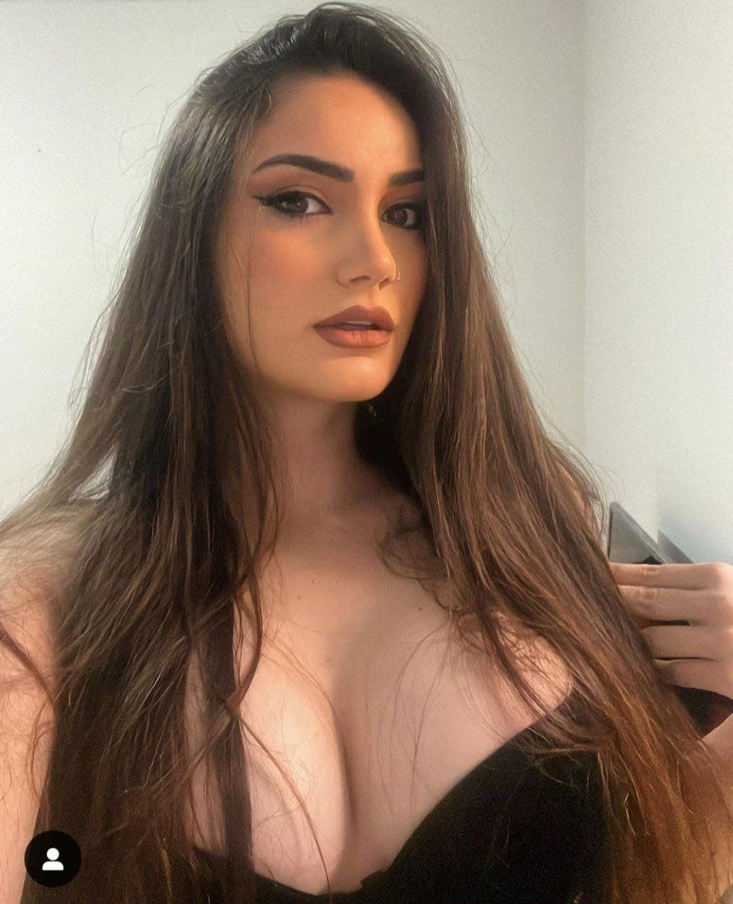 Que mina linda, meus amigos ?