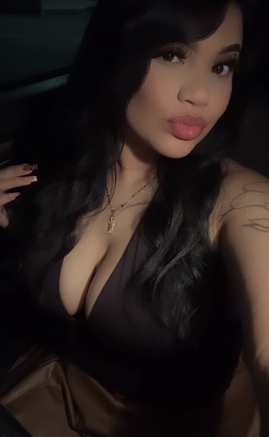 Big tit Latina milf showing toes