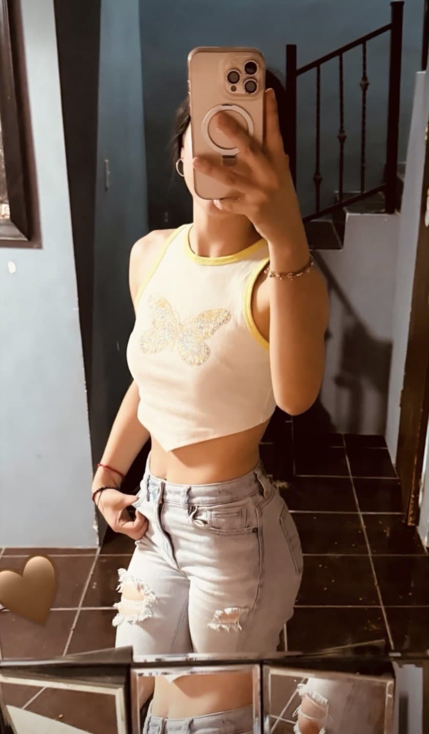 Blanca culona y su hermana - menorcita